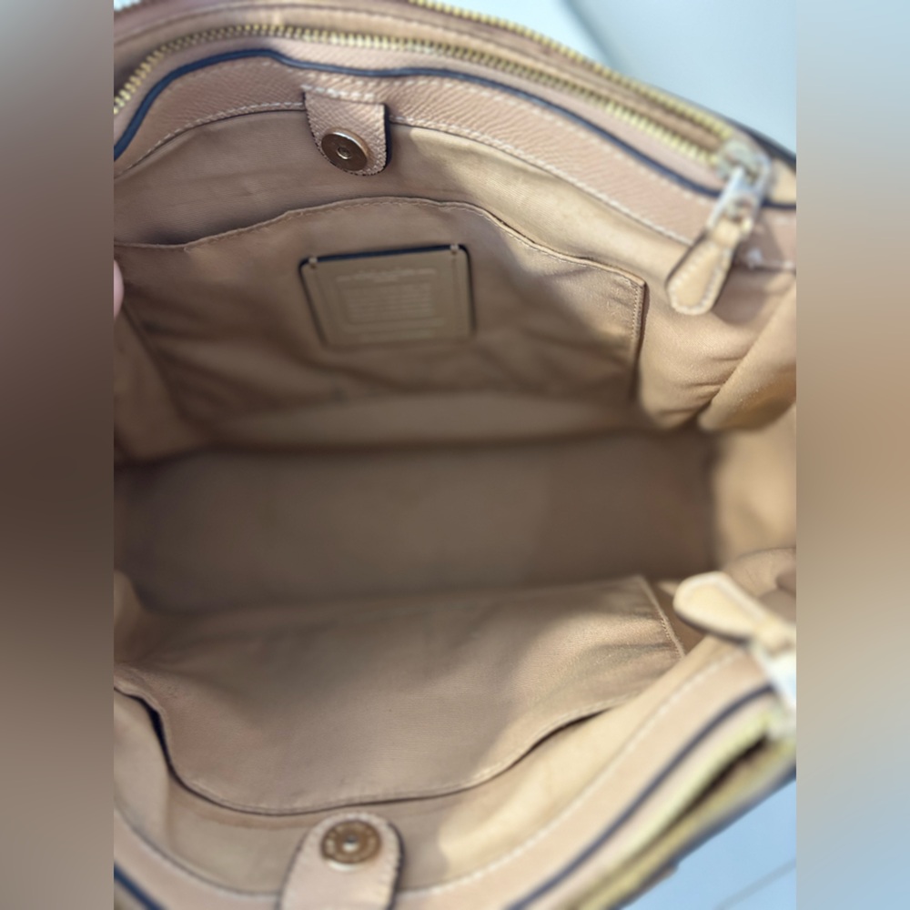 Coach Surrey Carryall satchel handbag in a light beige or nude tone - Picture 10 of 13